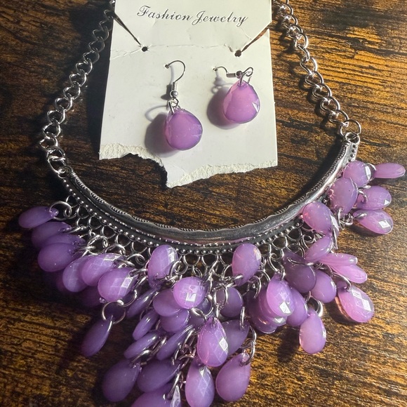 Fashion Jewelry Lavender Necklace and Earring Set - Picture 2 of 3